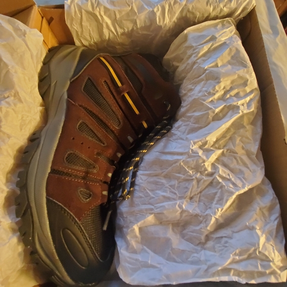 St. John's Bay Mens Memory Foam Hiker Boots- 13M - Picture 16 of 16